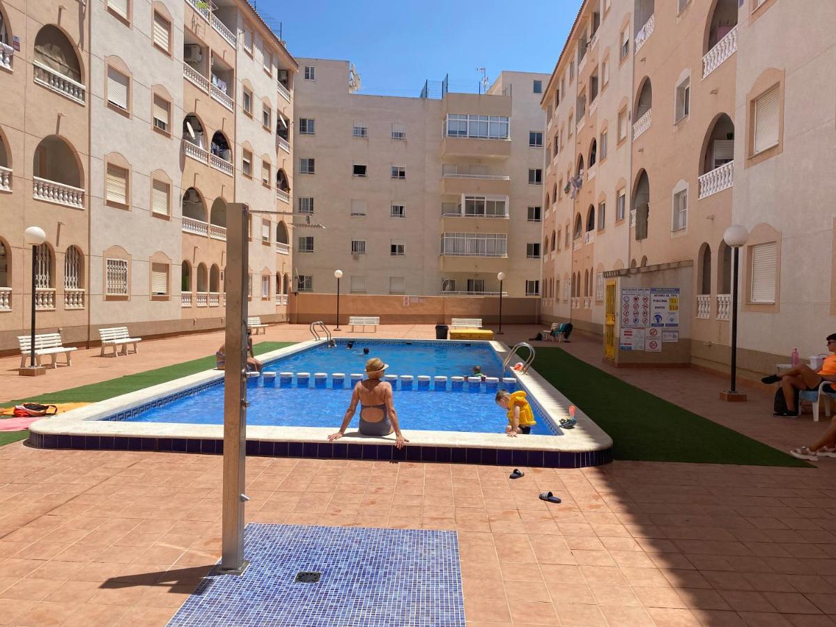 Amazing 2-Bedrooms Apartment With Pool Torrevieja Center Екстериор снимка